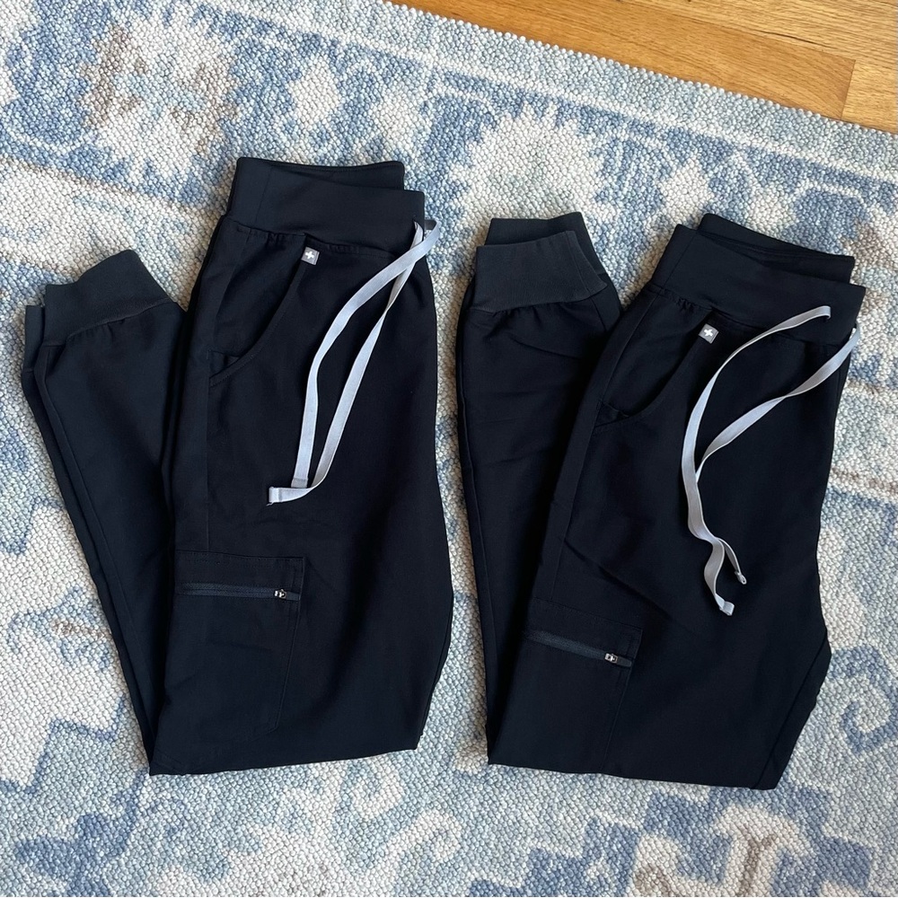 Figs High Waisted Zamora Jogger Scrub Pants (2 pairs), small tall